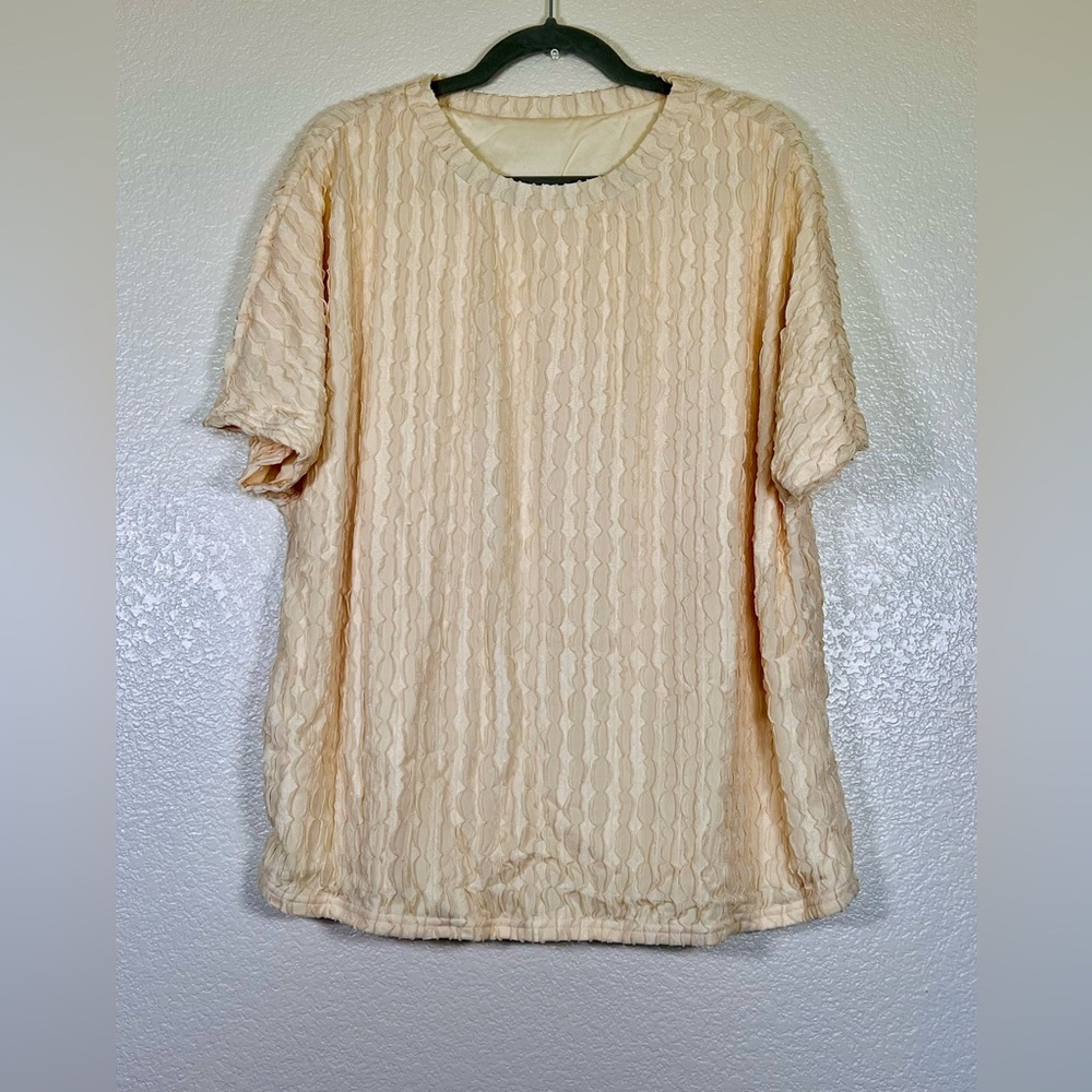 2-piece cream textured top and shorts set, size XL